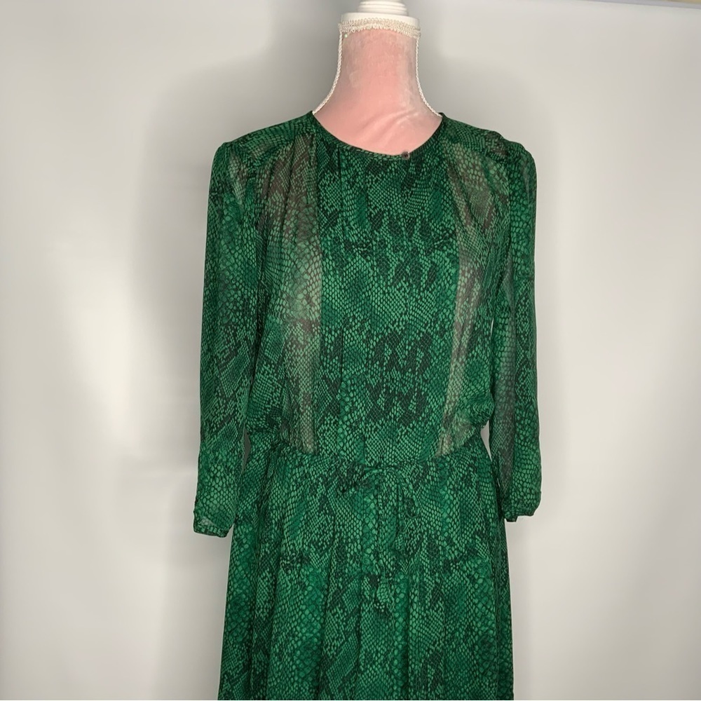 Aritzia BABATON 100% Silk Dress. - Picture 4 of 12